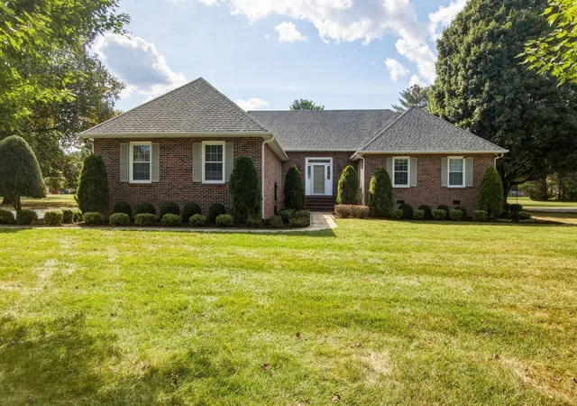 Photo 2 of Single family home for sale at 105 Kingsridge Blvd, Tullahoma, TN 37388 | MLS# 3547187 | Listing updated on 2026-09-12