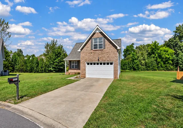 Photo 3 of Single family home for sale at 1231 Shorehaven Dr, Clarksville, TN 37042 | MLS# 3546944 | Listing updated on 2026-09-12
