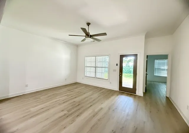 Photo 2 of Single family home for sale at 101 Edgefield Ct, Winchester, TN 37398 | MLS# 3546608 | Listing updated on 2026-09-15
