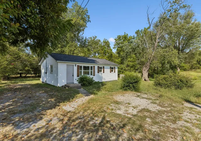 Single family home for sale at 621 Dixon Branch Rd, Loretto, TN 38469 | MLS# 3546721
