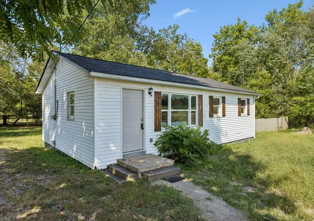 Photo 2 of Single family home for sale at 621 Dixon Branch Rd, Loretto, TN 38469 | MLS# 3546721 | Listing updated on 2026-09-12