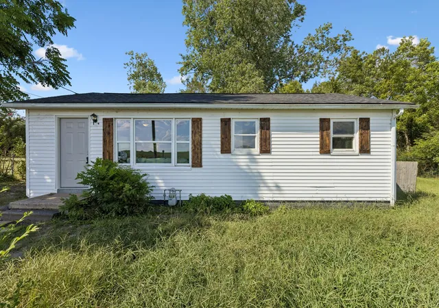 Photo 3 of Single family home for sale at 621 Dixon Branch Rd, Loretto, TN 38469 | MLS# 3546721 | Listing updated on 2026-09-12