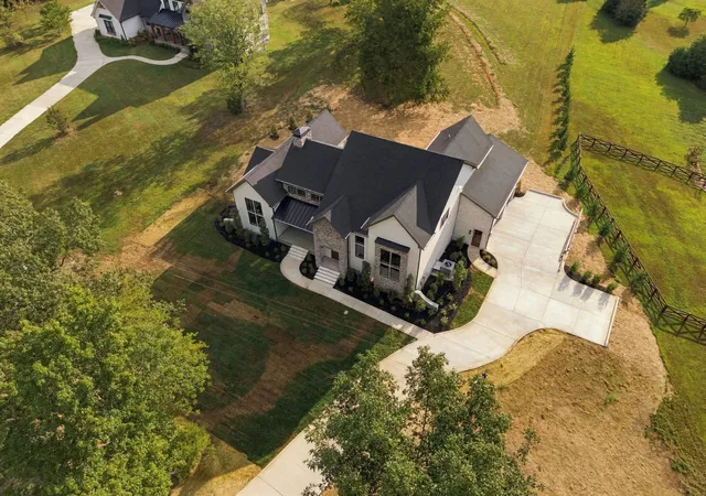 Photo 4 of Single family home for sale at 1995 Spencer Ml Rd, Burns, TN 37029 | MLS# 3546766 | Listing updated on 2026-09-13