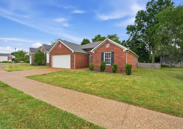 Photo 3 of Sale Pending at 2024 Glastonbury Dr, Franklin, TN 37069 | MLS# 3546960 | Listing updated on 2026-09-15