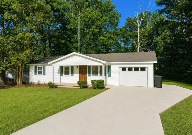 Photo 1 of Single family home for sale at 385 Clifty Village Ln, Paris, TN 38242 | MLS# 3546728 | Listing updated on 2026-09-12