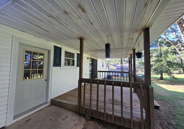 Photo 2 of Single family home for sale at 385 Clifty Village Ln, Paris, TN 38242 | MLS# 3546728 | Listing updated on 2026-09-12