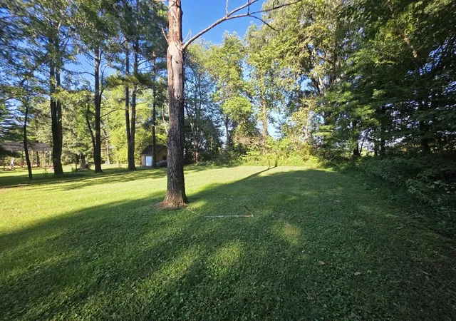 Photo 3 of Single family home for sale at 385 Clifty Village Ln, Paris, TN 38242 | MLS# 3546728 | Listing updated on 2026-09-12