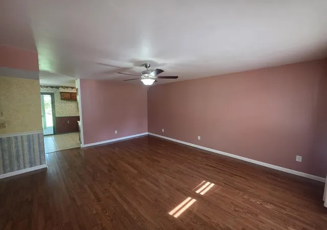 Photo 4 of Single family home for sale at 385 Clifty Village Ln, Paris, TN 38242 | MLS# 3546728 | Listing updated on 2026-09-12