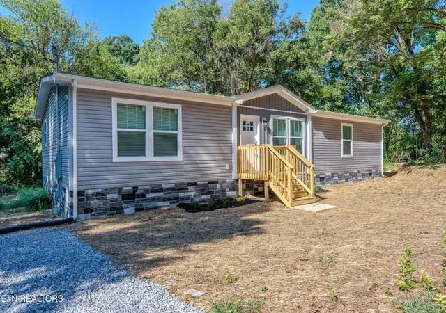 Photo 2 of Manufactured home for sale at 217 Doris Ln, Maryville, TN 37803 | MLS# 3546817 | Listing updated on 2026-09-21