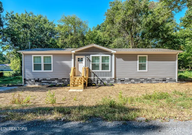 Photo 3 of Manufactured home for sale at 217 Doris Ln, Maryville, TN 37803 | MLS# 3546817 | Listing updated on 2026-09-21