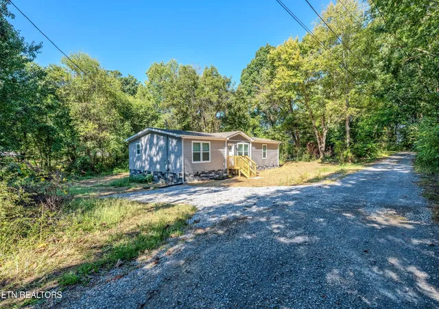 Photo 3 of Manufactured home for sale at 217 Doris Ln, Maryville, TN 37803 | MLS# 3546817 | Listing updated on 2026-09-21