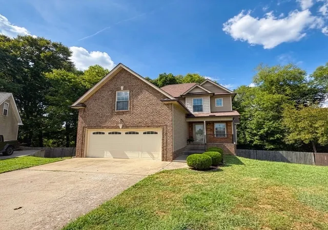 Photo 2 of Single family home for sale at 2720 Arthurs Ct, Clarksville, TN 37040 | MLS# 3547776 | Listing updated on 2026-09-13