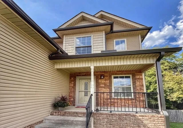 Photo 3 of Single family home for sale at 2720 Arthurs Ct, Clarksville, TN 37040 | MLS# 3547776 | Listing updated on 2026-09-13