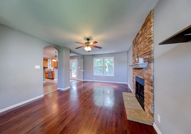 Photo 3 of Single family home for sale at 2720 Arthurs Ct, Clarksville, TN 37040 | MLS# 3547776 | Listing updated on 2026-09-13