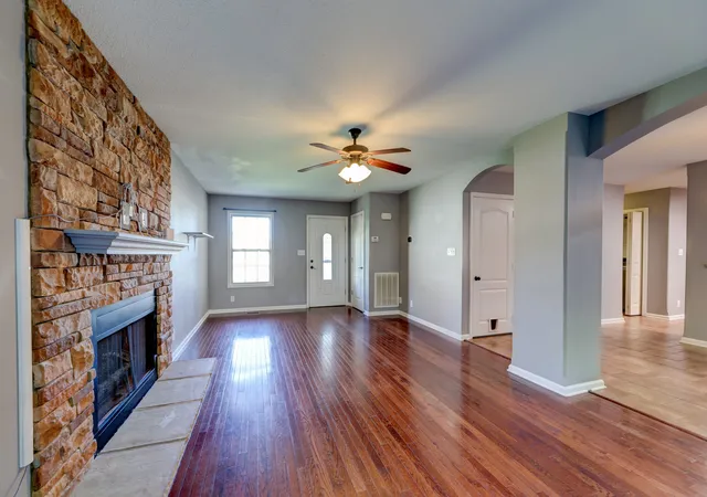 Photo 4 of Single family home for sale at 2720 Arthurs Ct, Clarksville, TN 37040 | MLS# 3547776 | Listing updated on 2026-09-13