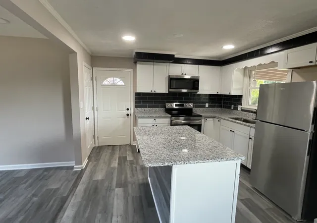 Photo 3 of Single family home for sale at 335 Hampshire Dr, Clarksville, TN 37043 | MLS# 3546980 | Listing updated on 2026-09-11