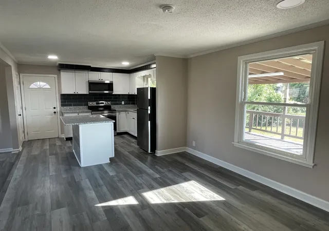 Photo 4 of Single family home for sale at 335 Hampshire Dr, Clarksville, TN 37043 | MLS# 3546980 | Listing updated on 2026-09-11