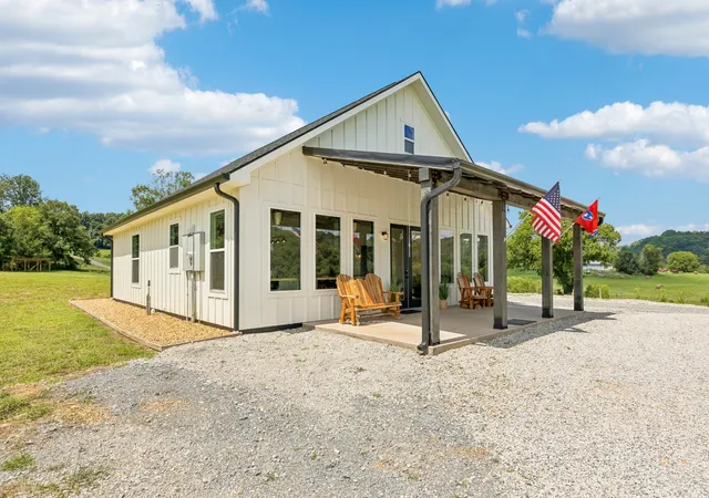 Photo 2 of Single family home for sale at 1574 Roy Sellers Rd, Columbia, TN 38401 | MLS# 3591981 | Listing updated on 2026-09-27