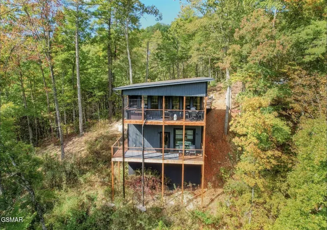 Photo 2 of Single family home for sale at 3009 Meadow View Rd, Sevierville, TN 37862 | MLS# 3546875 | Listing updated on 2026-10-07