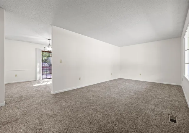 Photo 2 of Single family home for sale at 102 Fawn Trl, Signal Mountain, TN 37377 | MLS# 3546879 | Listing updated on 2026-09-12