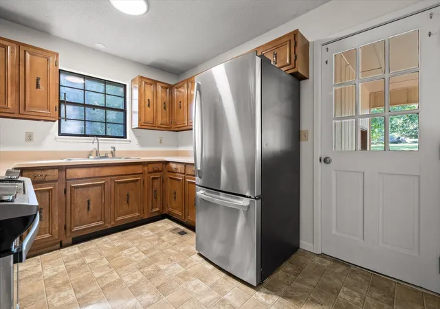 Photo 3 of Single family home for sale at 102 Fawn Trl, Signal Mountain, TN 37377 | MLS# 3546879 | Listing updated on 2026-09-12