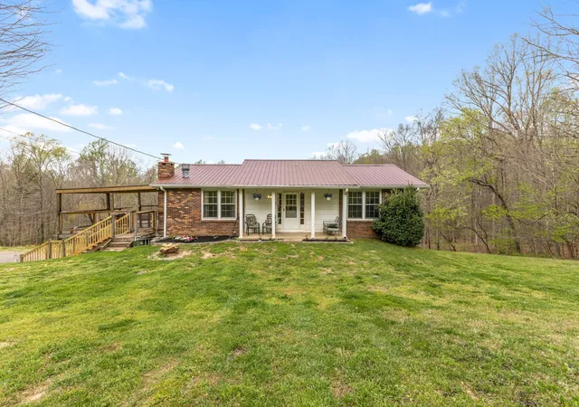 Single family home for sale at 180 Hill Rd, Vanleer, TN 37181 | MLS# 3546961