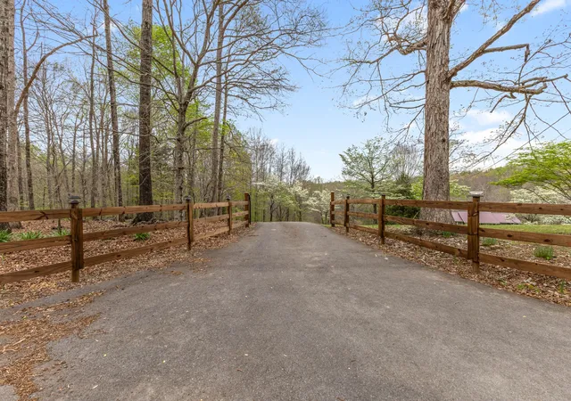 Photo 4 of Single family home for sale at 180 Hill Rd, Vanleer, TN 37181 | MLS# 3546961 | Listing updated on 2026-09-14