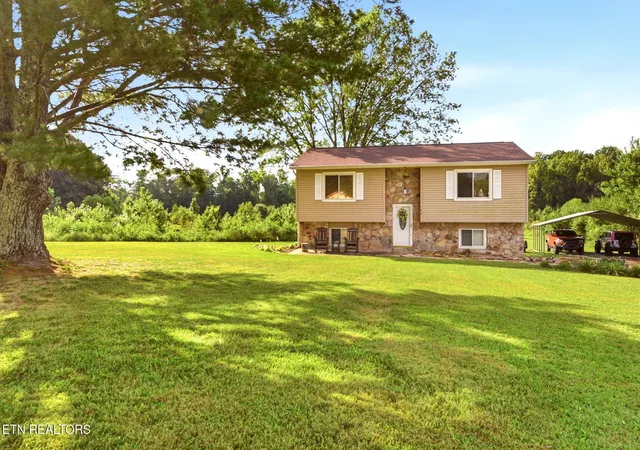 Single family home for sale at 140 Susack Ln, Wartburg, TN 37887 | MLS# 3546982