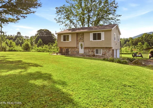 Photo 2 of Single family home for sale at 140 Susack Ln, Wartburg, TN 37887 | MLS# 3546982 | Listing updated on 2026-09-11