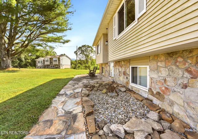 Photo 3 of Single family home for sale at 140 Susack Ln, Wartburg, TN 37887 | MLS# 3546982 | Listing updated on 2026-09-11