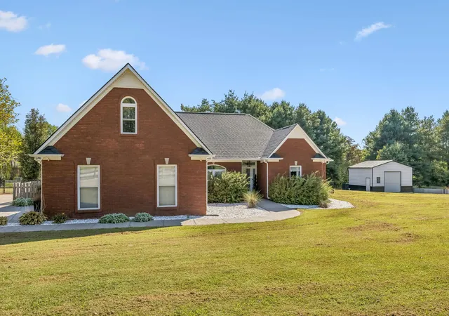 Photo 1 of Single family home for sale at 2875 Pulaski Hwy, Columbia, TN 38401 | MLS# 3547255 | Listing updated on 2026-10-05