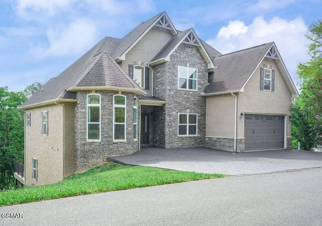 Photo 2 of Single family home for sale at 1202 Foxwood Dr, Sevierville, TN 37862 | MLS# 3547122 | Listing updated on 2026-09-12