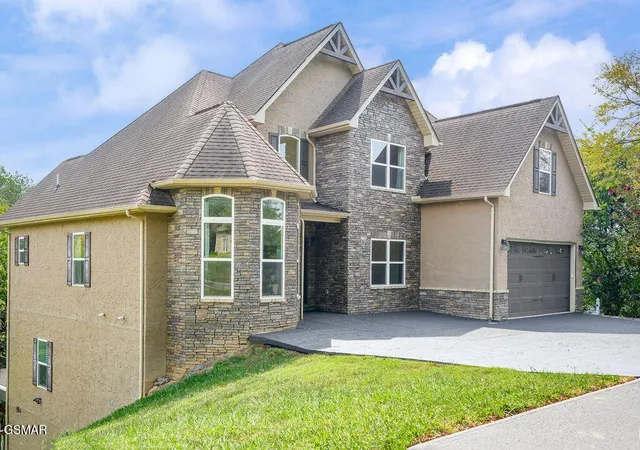 Photo 3 of Single family home for sale at 1202 Foxwood Dr, Sevierville, TN 37862 | MLS# 3547122 | Listing updated on 2026-09-12