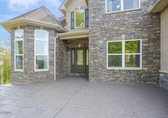Photo 4 of Single family home for sale at 1202 Foxwood Dr, Sevierville, TN 37862 | MLS# 3547122 | Listing updated on 2026-09-12