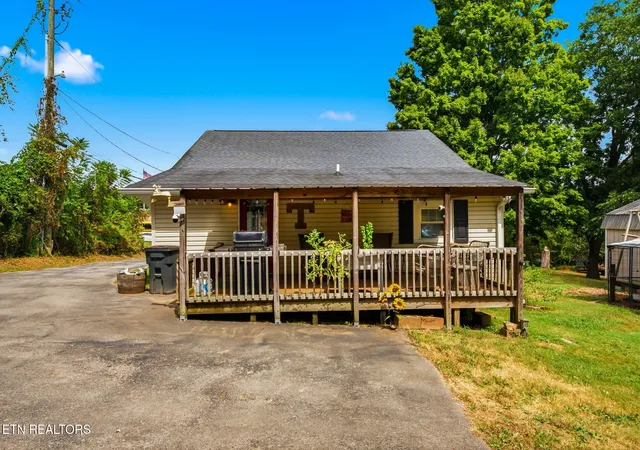 Photo 3 of Single family home for sale at 7427 Andersonville Pike, Knoxville, TN 37938 | MLS# 3547149 | Listing updated on 2026-09-12