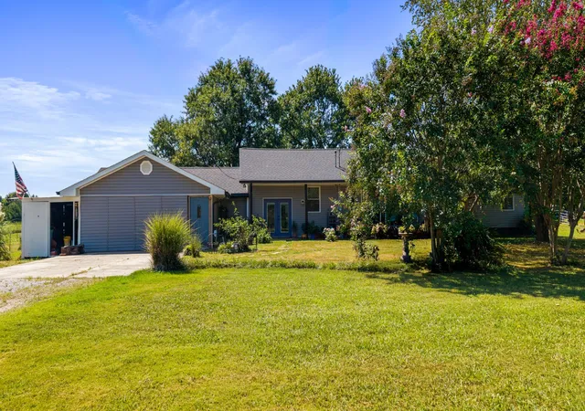Photo 3 of Single family home for sale at 338 County Rd 435, Englewood, TN 37329 | MLS# 3547158 | Listing updated on 2026-09-30