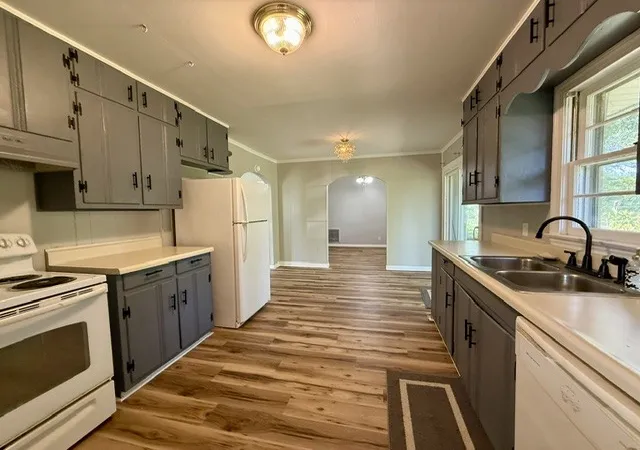 Photo 3 of Single family home for sale at 102 Patterson St, Paris, TN 38242 | MLS# 3547171 | Listing updated on 2026-09-14
