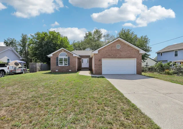 Photo 2 of Single family home for sale at 3316 Mallard Dr, Clarksville, TN 37042 | MLS# 3547704 | Listing updated on 2026-09-18