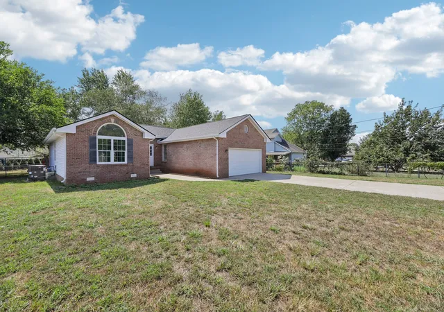 Photo 3 of Single family home for sale at 3316 Mallard Dr, Clarksville, TN 37042 | MLS# 3547704 | Listing updated on 2026-09-18
