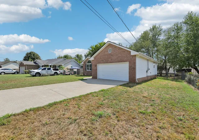 Photo 3 of Single family home for sale at 3316 Mallard Dr, Clarksville, TN 37042 | MLS# 3547704 | Listing updated on 2026-09-18