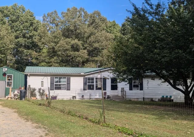 Photo 1 of Manufactured home for sale at 429 Crestview Loop, Crossville, TN 38571 | MLS# 3592023 | Listing updated on 2026-09-14