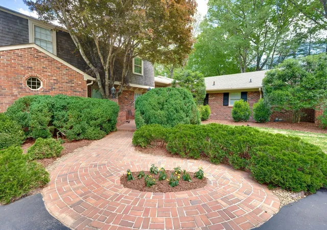 Photo 3 of Single family home for sale at 414 Bellwood Dr, Dickson, TN 37055 | MLS# 3592150 | Listing updated on 2026-09-15