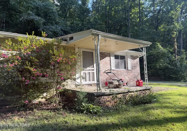 Photo 2 of Single family home for sale at 2832 Rifle Range Dr, Knoxville, TN 37918 | MLS# 3547730 | Listing updated on 2026-09-30