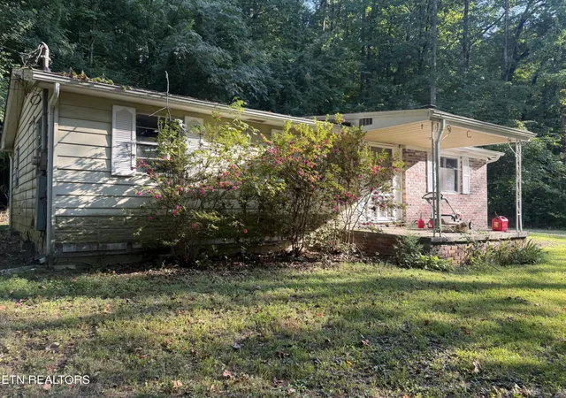Photo 3 of Single family home for sale at 2832 Rifle Range Dr, Knoxville, TN 37918 | MLS# 3547730 | Listing updated on 2026-09-30