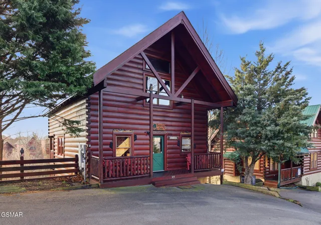 Photo 1 of Single family home for sale at 1091 Towering Oaks Dr, Sevierville, TN 37876 | MLS# 3547731 | Listing updated on 2026-10-01