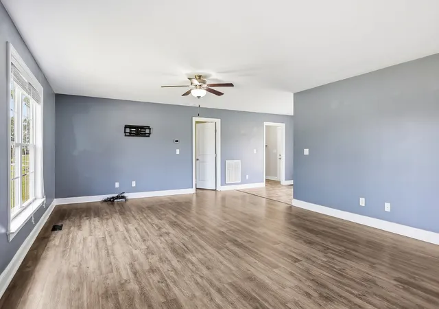 Photo 2 of Single family home for sale at 1223 S College St, Smithville, TN 37166 | MLS# 3547758 | Listing updated on 2026-09-28