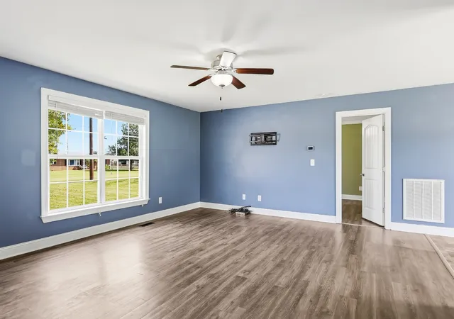 Photo 3 of Single family home for sale at 1223 S College St, Smithville, TN 37166 | MLS# 3547758 | Listing updated on 2026-09-28
