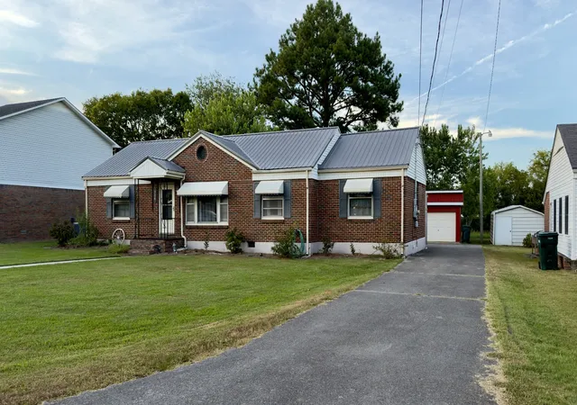 Photo 1 of Single family home for sale at 924 Nichols St, Pulaski, TN 38478 | MLS# 3547891 | Listing updated on 2026-09-21