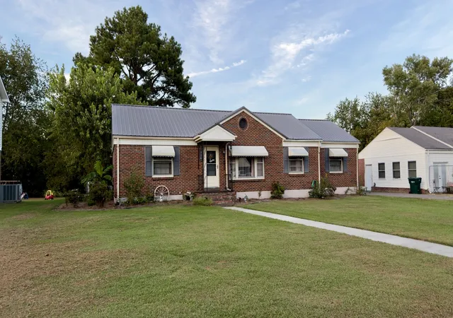Photo 2 of Single family home for sale at 924 Nichols St, Pulaski, TN 38478 | MLS# 3547891 | Listing updated on 2026-09-21