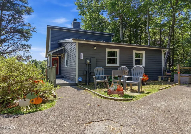 Photo 2 of Single family home for sale at 1415 S Baden Dr, Gatlinburg, TN 37738 | MLS# 3547774 | Listing updated on 2026-09-13